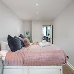 Niru Experience Stunning Duplex Apt